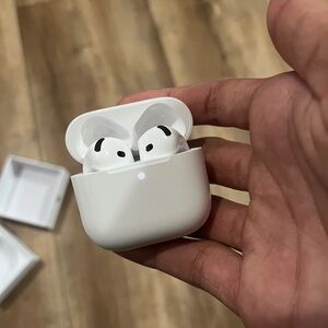 Airpods 4  ANC